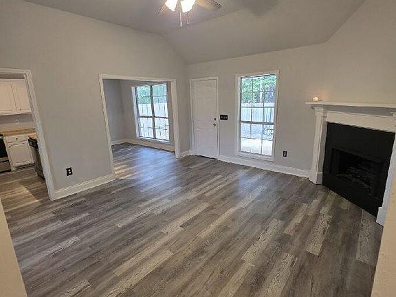 3rd image of 326 Willow Bay Dr