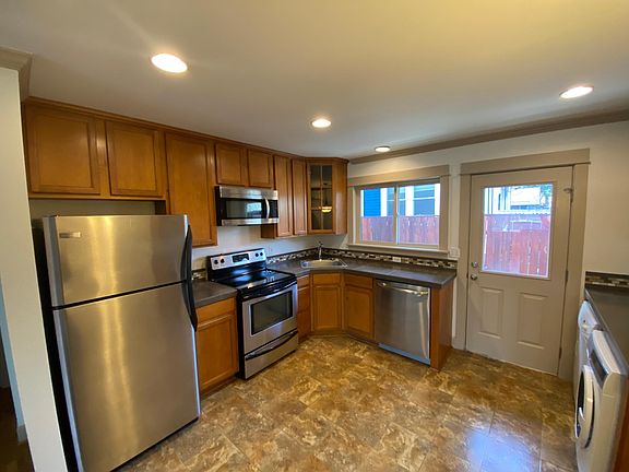 5th image of 9334 N Lombard St APT 9