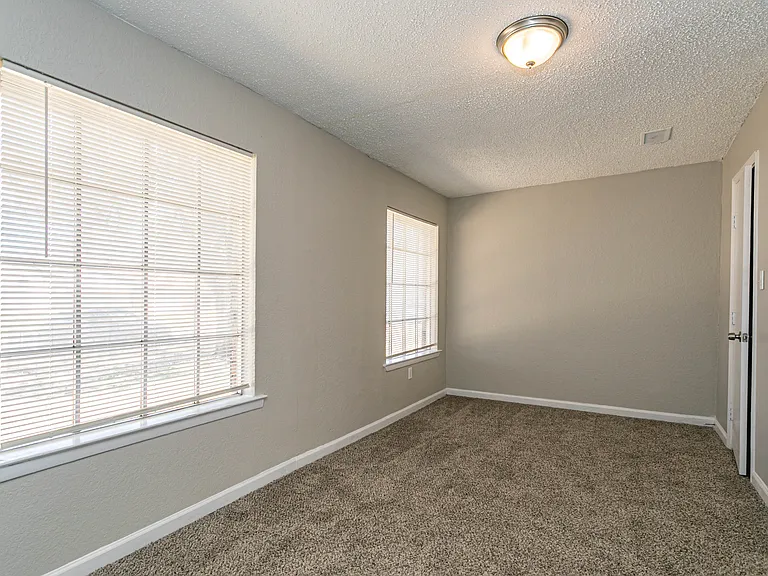 812 Stratford Dr — Photo 14