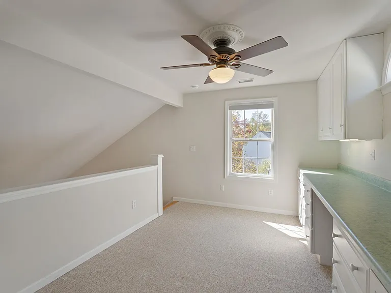 1081 Wintergreen Ln — Photo 26