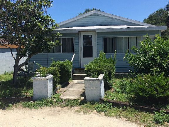 2nd image of 250 Selden Ave