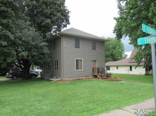 211 S 4th St, Beaver Creek, MN 56116
