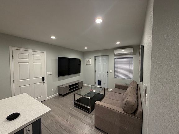 5th image of 13841 Sherwood St