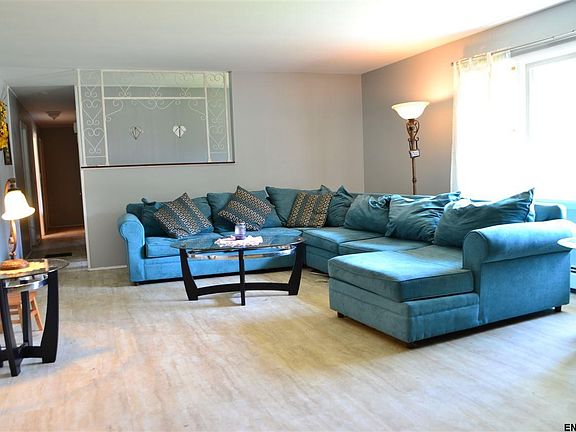 3rd image of 393 Malta Ave