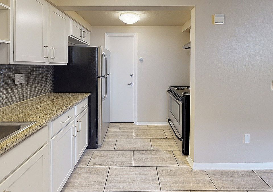 wh_elms_unit1039_543sf_kitchen2_1200x675