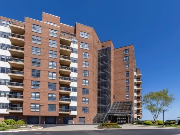 1 Seal Harbor Rd APT 815, Winthrop, MA 02152
