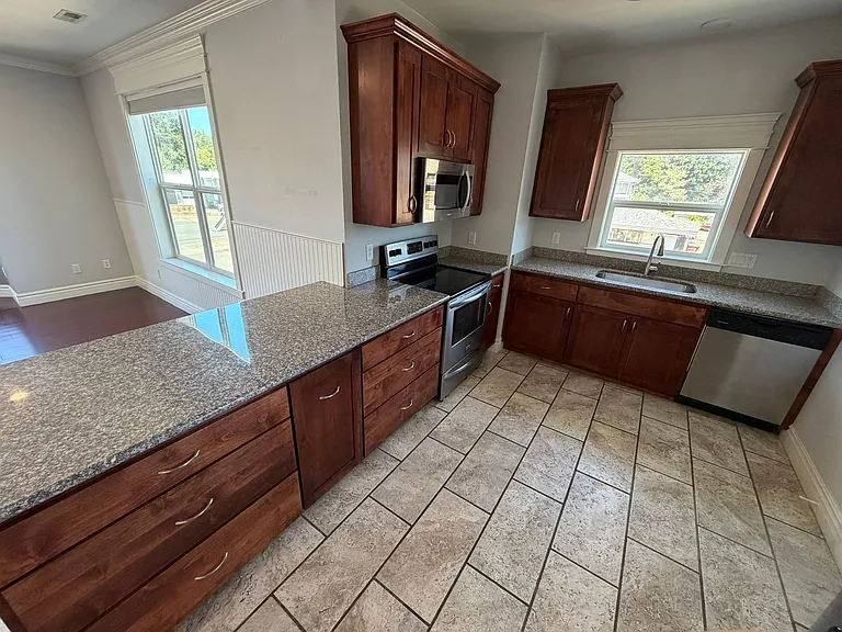 103 W Bishop Way — Photo 8