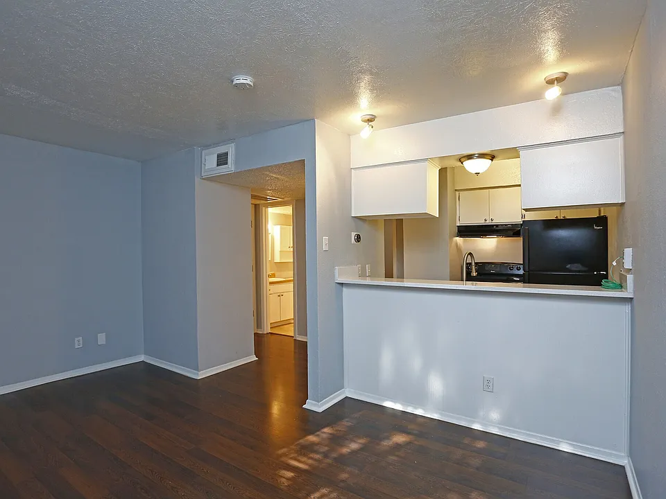 4322 Bowser Ave #203