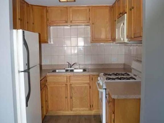 2nd image of 5470 S Archer Ave APT 2C