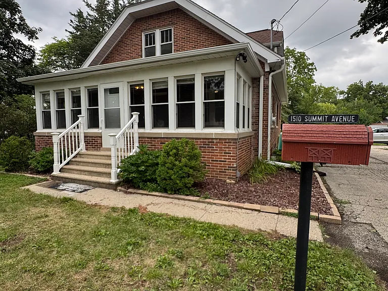 1510 Summit Ave #B — Photo 1