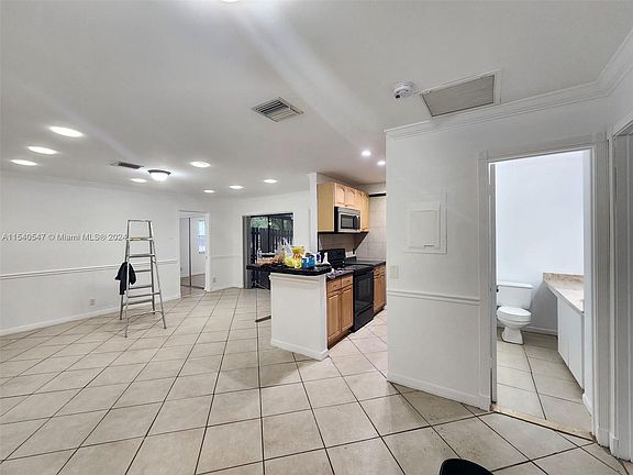 2nd image of 7 Crossings Cir APT C