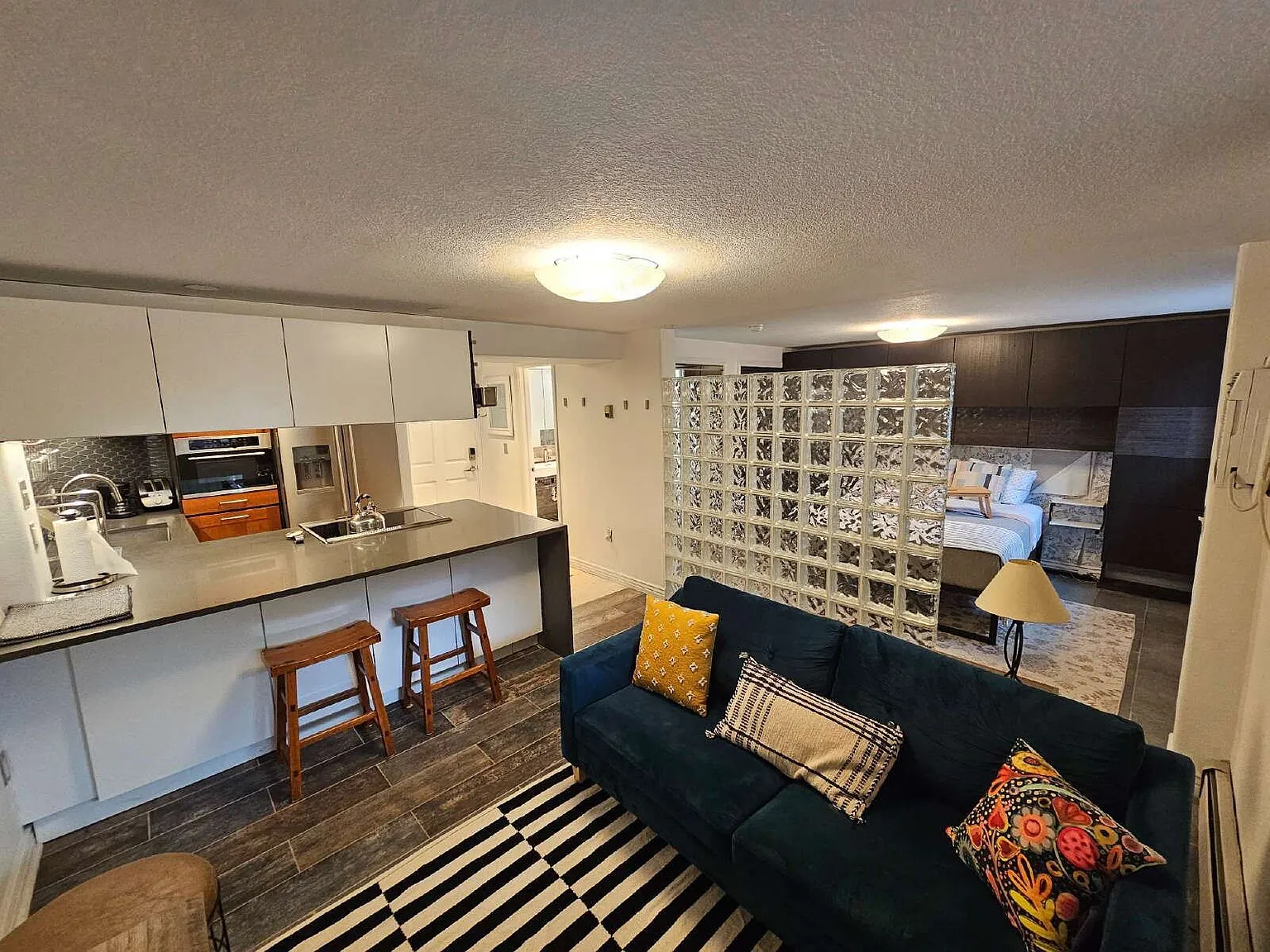 1 bed, 1.0 bath, 424 sqft, $1,345 — Photo 3