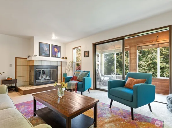 12027 15th Avenue NE #304, Seattle, WA 98125