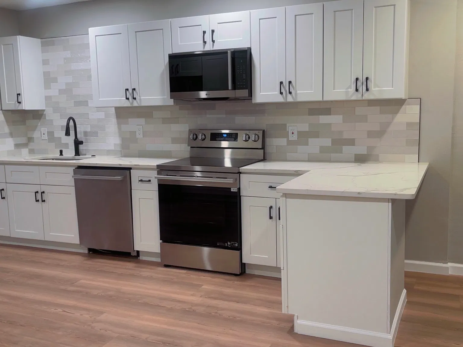 2 bed, 936 sqft, $2,200 — Photo 4