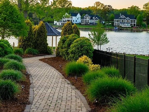 5th image of 121 Hanks Bluff Dr