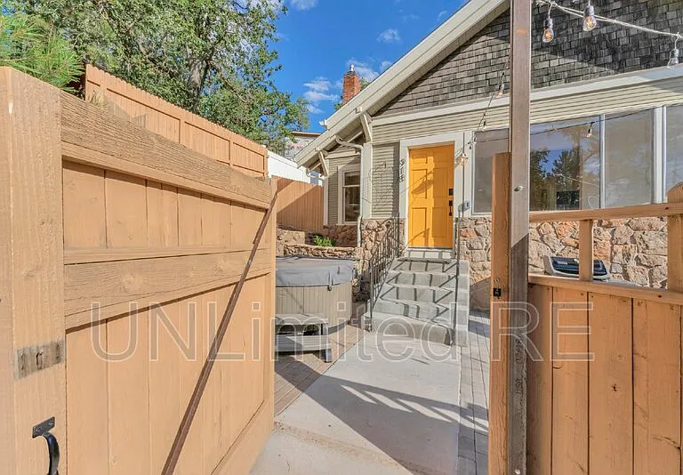 918 W Summit Ave #B — Photo 14