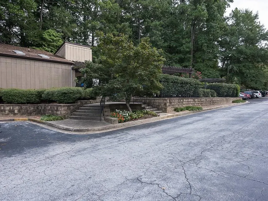 305 River Run Dr — Photo 3