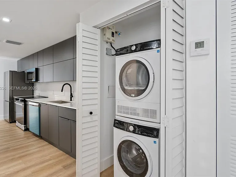 403 SW 12th Ave #3 — Photo 9