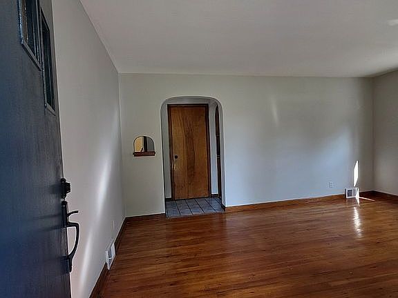 3rd image of 405 Summit Ave