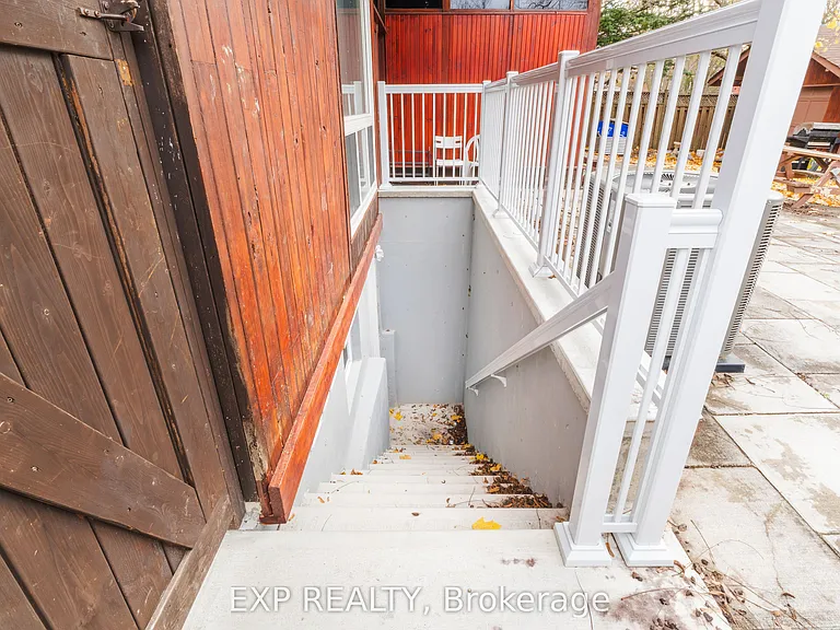 34 Rodda Blvd — Photo 2