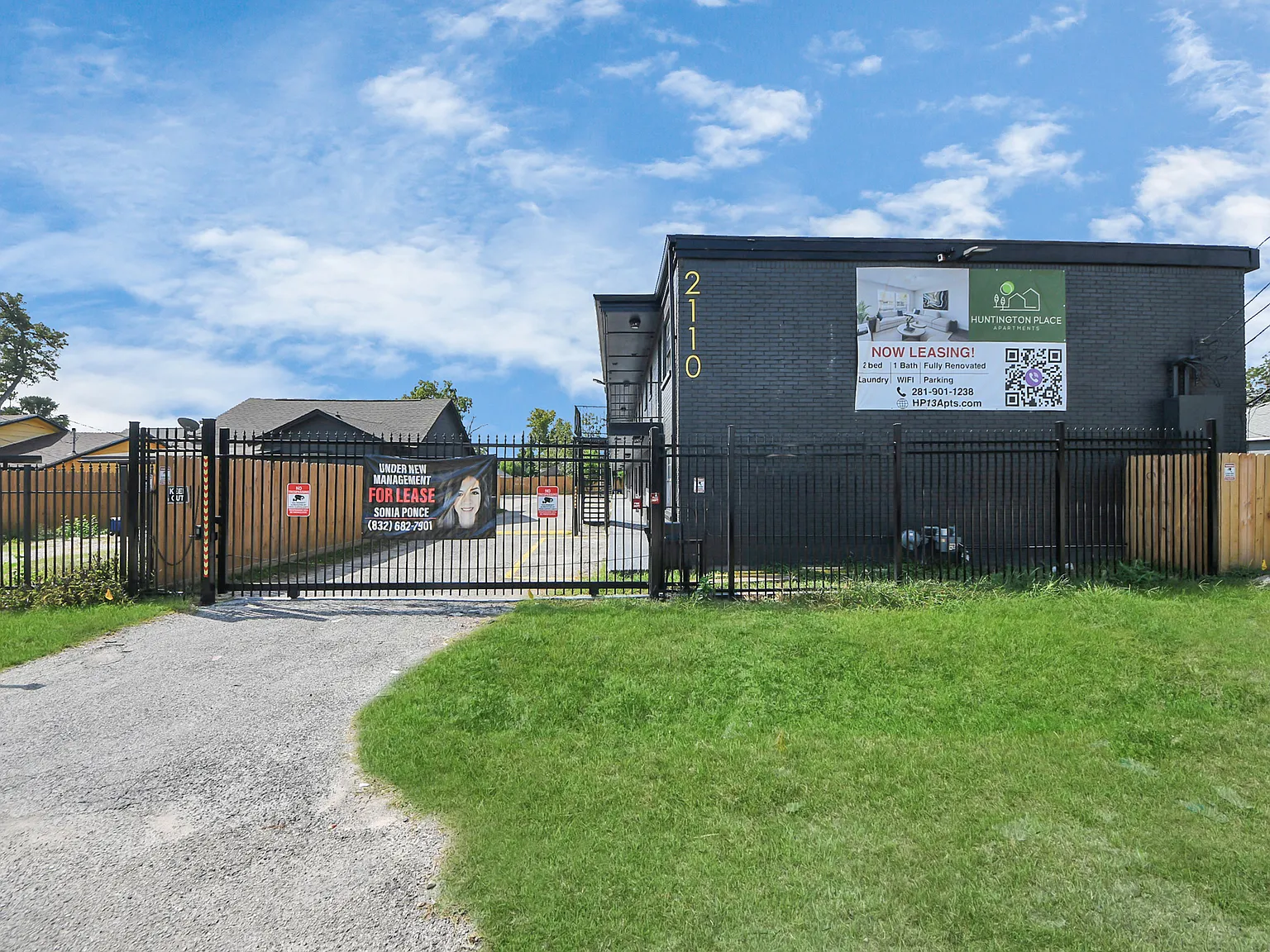 Huntington Place — Photo 1