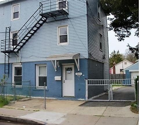 4th image of 205 Center Ave