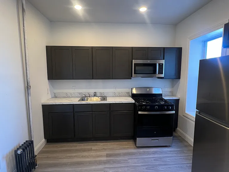 570 Broadway — Photo 2