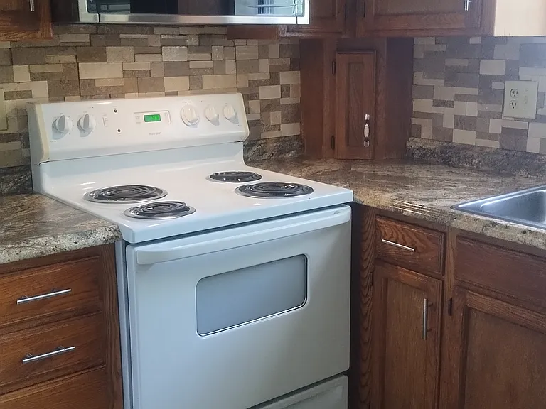 203 NE Churchill St — Photo 7