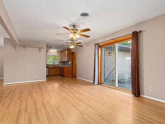 5th image of 922 Hidden Valley Dr