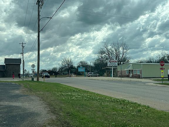 4th image of 611 W Strothers Ave