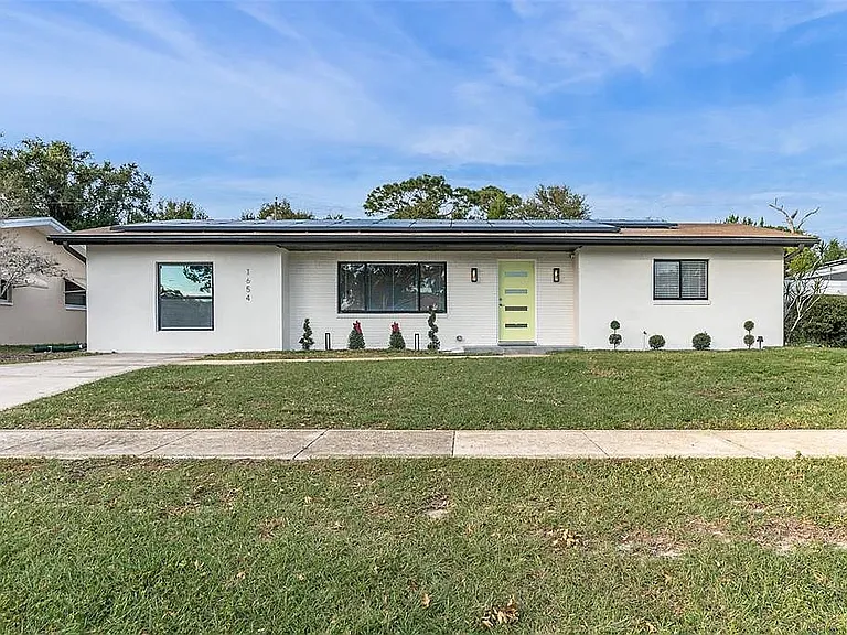1654 Suffolk Dr — Photo 1