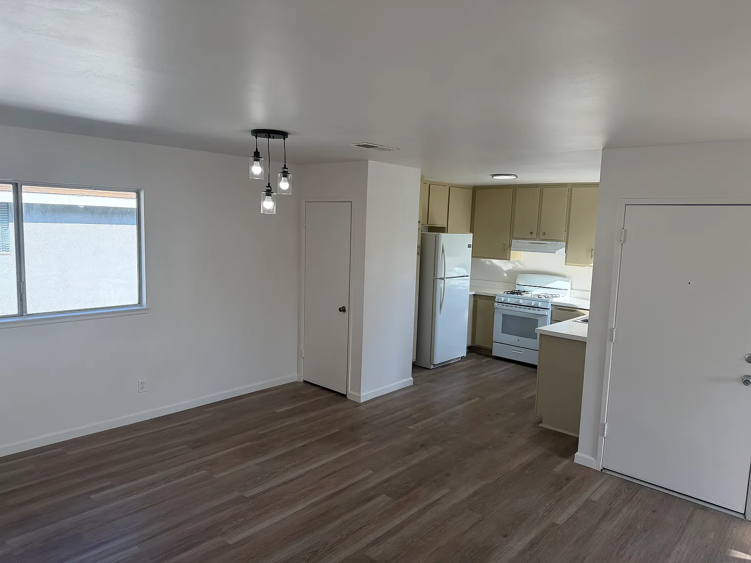 3 bed, 1142 sqft, $3,500 — Photo 4