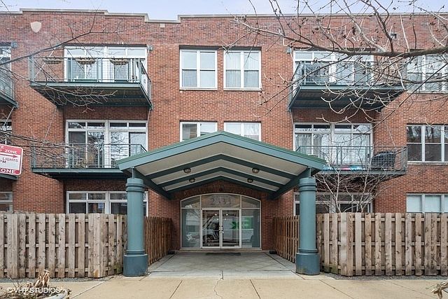 1st image of 2333 W Saint Paul Ave APT 206