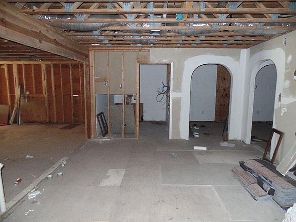 5th image of 821 W Maxwell St
