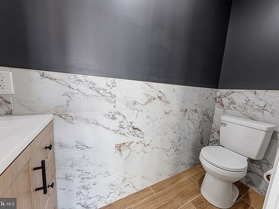 5th image of 4627 Edgemont St