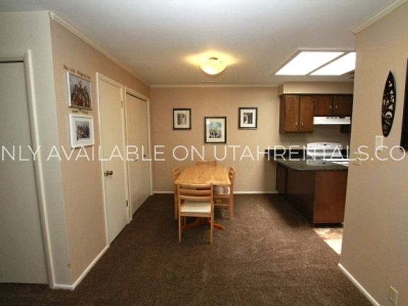 5th image of 258 W Garden Park