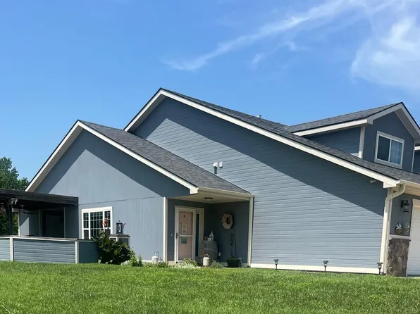 4463 SW Colly Creek Dr, Topeka, KS 66610