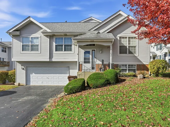 1452 Fox Hound Trl, Beecher, IL 60401