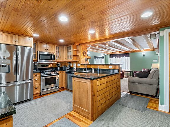 4th image of 301 Kramer Way