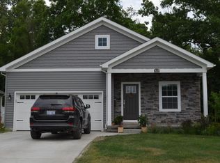 421 W Ellen St, Fenton, MI 48430