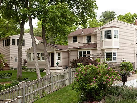 3rd image of 28 Rockland St