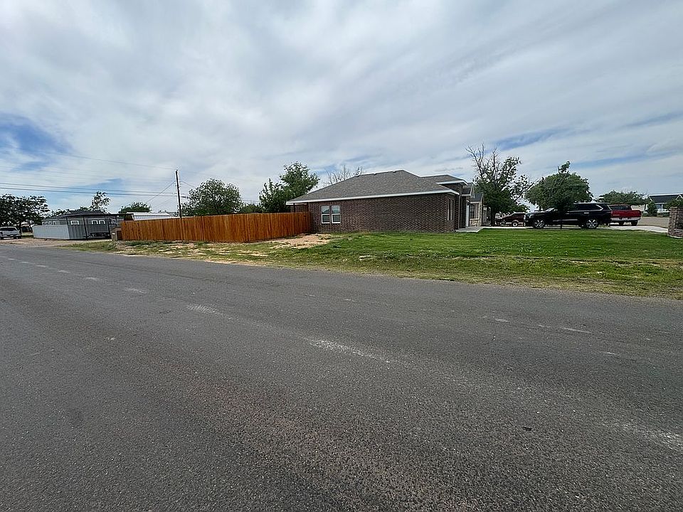 2nd image of 108 S Vivian St