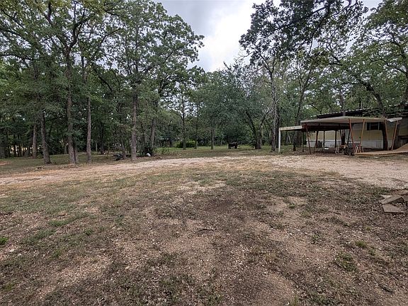 3rd image of 325 Oakgrove Cir