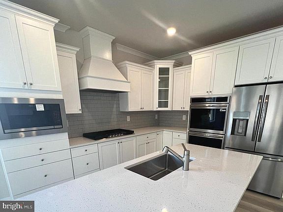 5th image of 29291 Oxford Dr