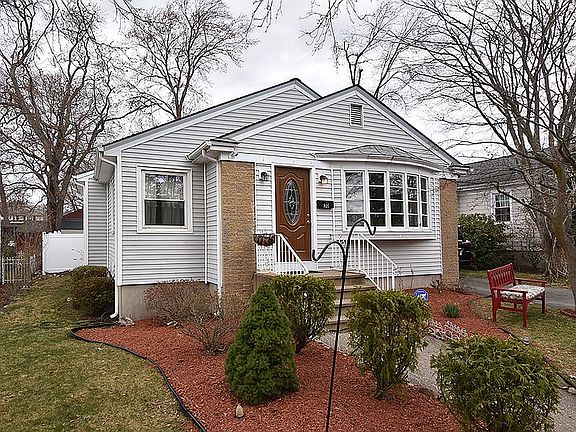 3rd image of 30 Fisher St