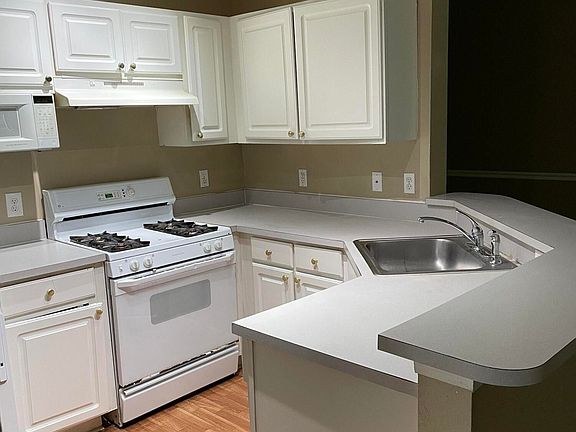 4th image of 13810 N Sutton Park Dr #829