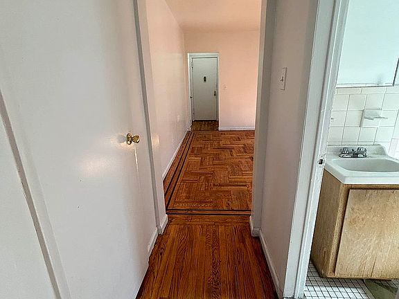 3rd image of 667 E 233rd St APT 6C