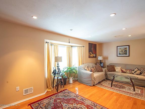 2nd image of 62 Bianca Ct