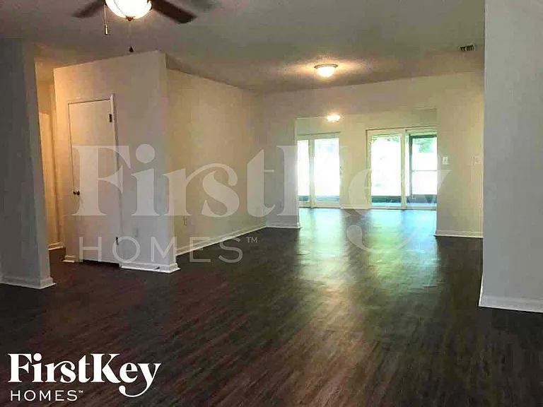 833 Wee Burn St — Photo 3