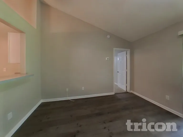 340 Shamrock Ave S — Photo 3